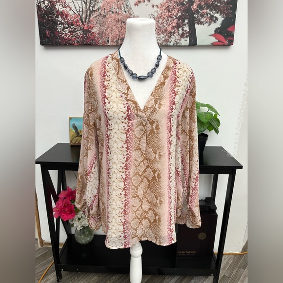 ENTRO Women’s Tunic Top Blouse Pink Snake Print Size L V Neck Balloon Sleeve - Picture 1 of 13